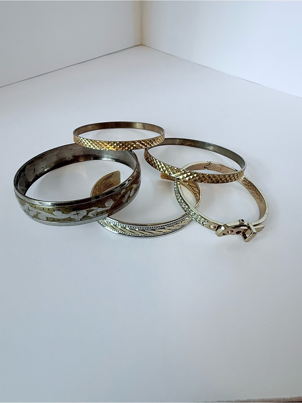 Vintage mixed metal bangles boho textured bracelets Gold Silver Tone- lot of 5